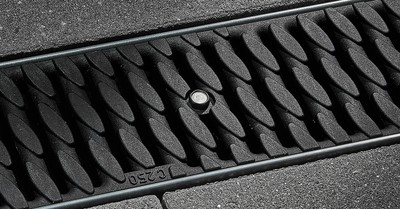 So wählen Sie eine Entwässerungsrinne für Ihre Einfahrt

Viele Hauseigentümer:innen fragen sich, ob Sie eine Entwässerungsrinne für ihre Einfahrt oder Hoffläche benötigen und wie diese beschaffen sein muss, um auch größere Niederschlagsmengen aufzun…